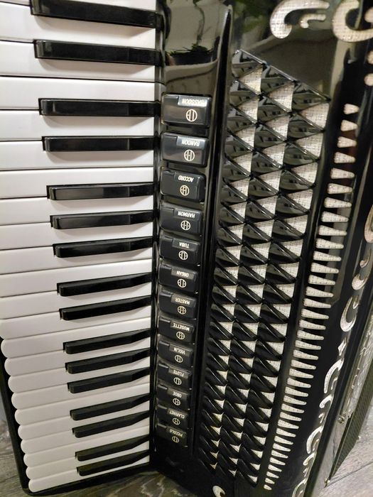 Vând acordeon italian