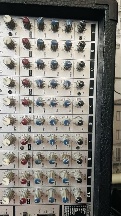 Усилитель и микшер Behringer pmx 2000