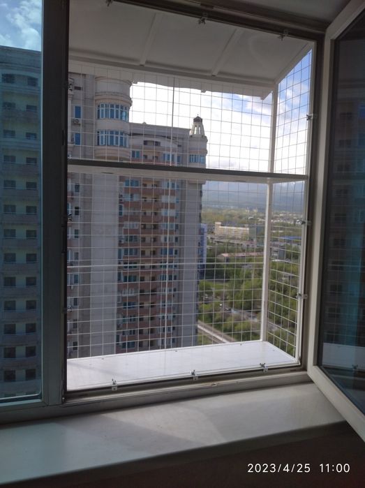 Кошка на окошке,  балкон для кошки