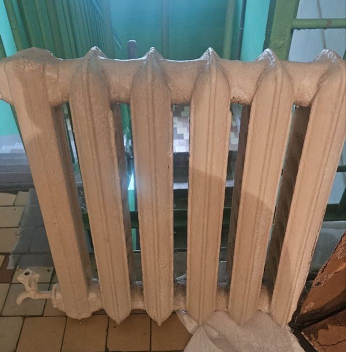 Продам чугунные батарее