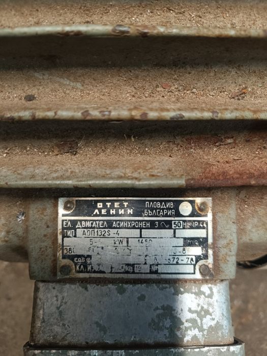 Продавам трифазен двигател