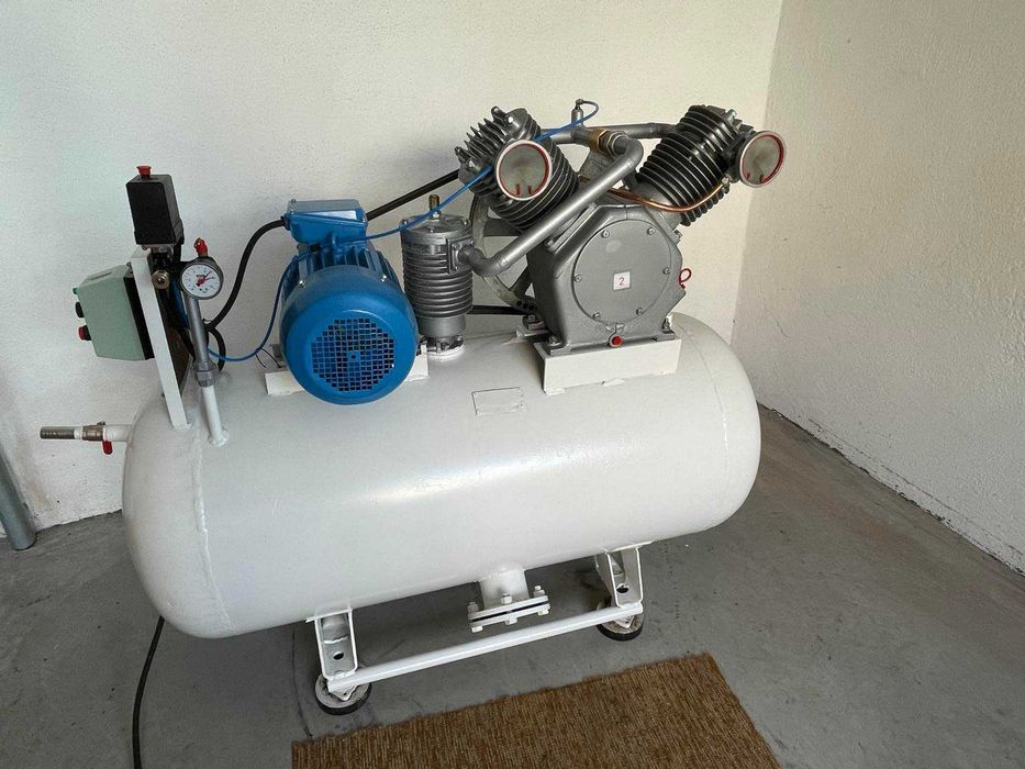 Български трифазен компресор УК 50