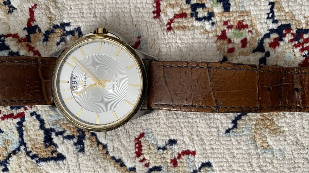 Часы наручные электроные