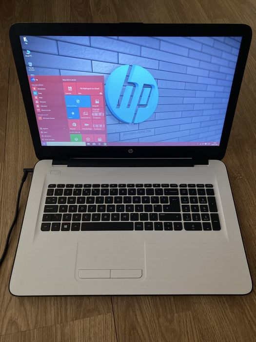 Laptop HP display mare 17,3 inch led,Windows 10 H,8gb ram ddr3,500gb m nu funcționează 2 taste T și Y în rest este perfect funcțional