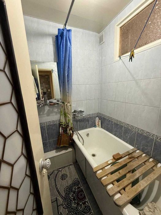 Продается квартира 4 комнатная, 2х6 балкон