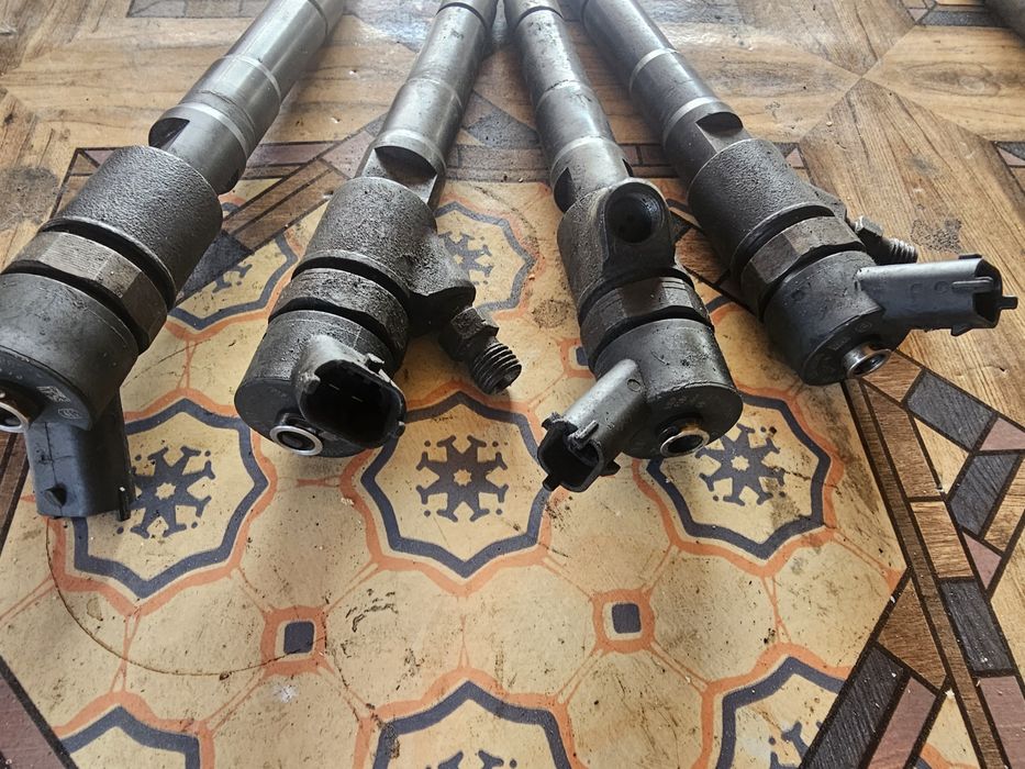 Injectoare Iveco Daily 2.3 HPI euro 5 cod 0445110418 504389548l