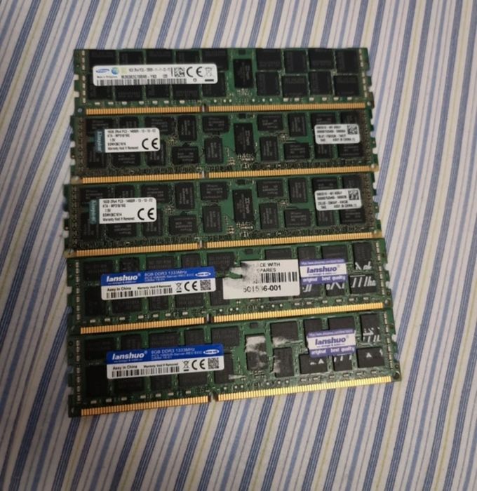 Placute de RAM pentru PC DDR3 / server