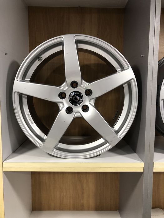 Jante aliaj Mercedes R18 in 2 latimi