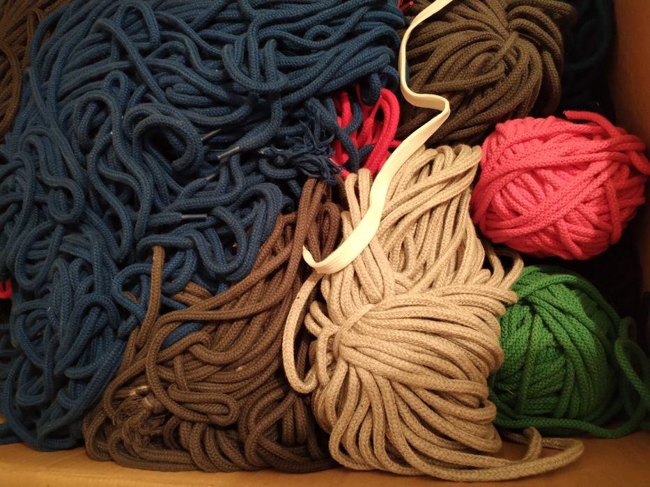 Ластици Конци Ципове Въжета Плат