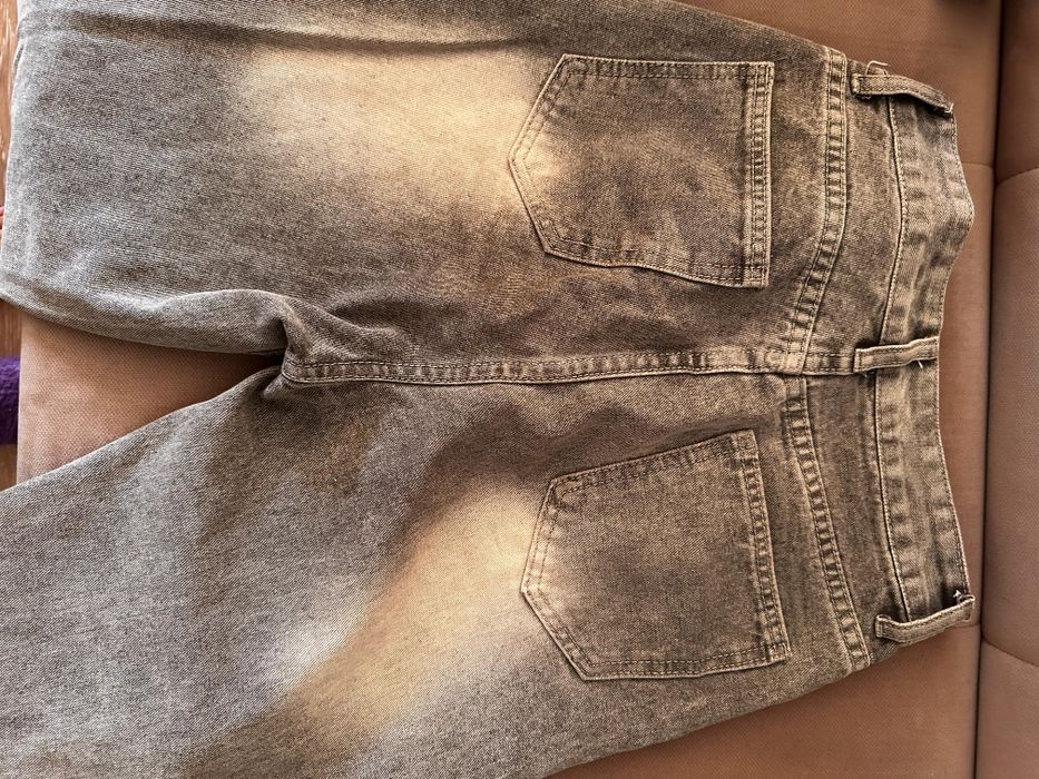 Джинсы серого цвета