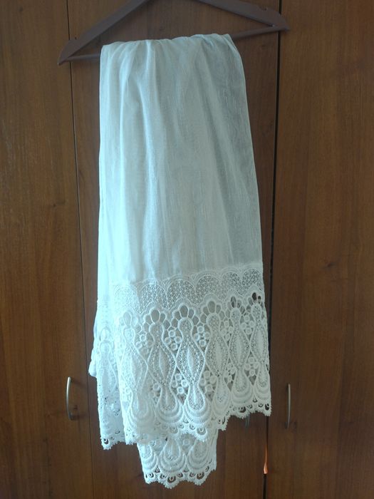 Красиво бяло перде