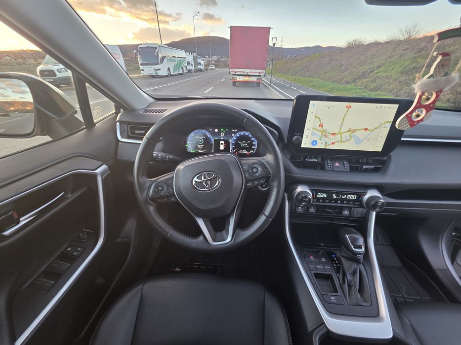 Toyota RAV4 Hybrid 2.5 HEV 218CP  Luxury • Piele • 36.000 km
