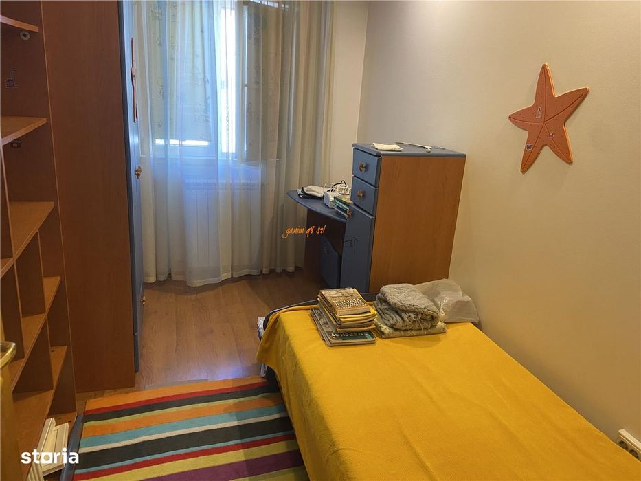 Apartament 4 camere Focsani , zona b- dul Independentei , suprafata ge