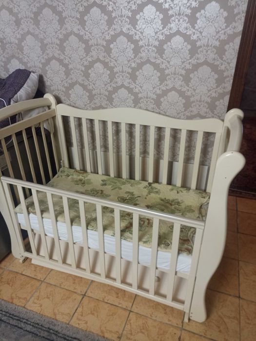 Детская кроватка, почти новая, дёшево