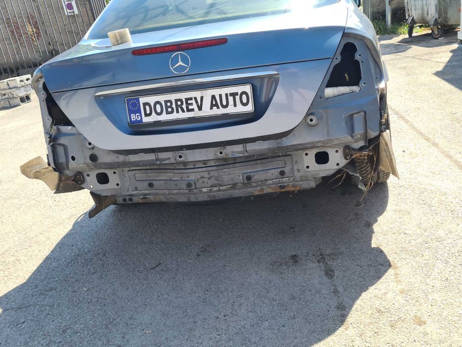**САМО НА ЧАСТИ* Mercedes E270 W211, панорама, безключово, десен волан