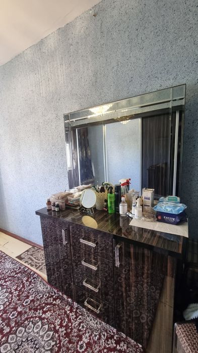 Акрил трюмо ойнали туфики билан