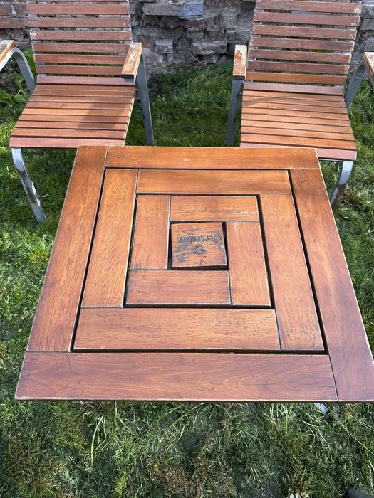 Vand mese de berarie si scaune