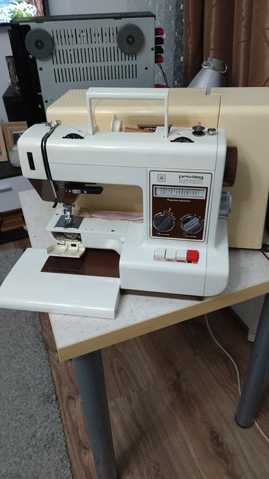 Mașină de cusut electronică Privileg made Japonia