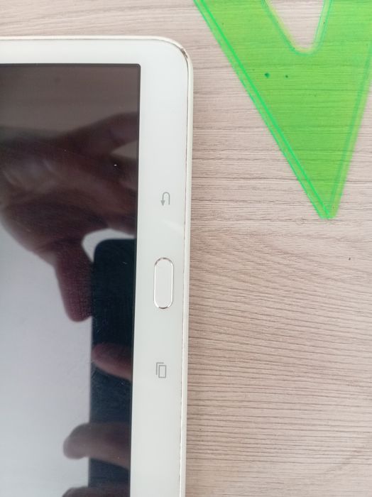Продам Samsung Galaxy Tab E SM-T561