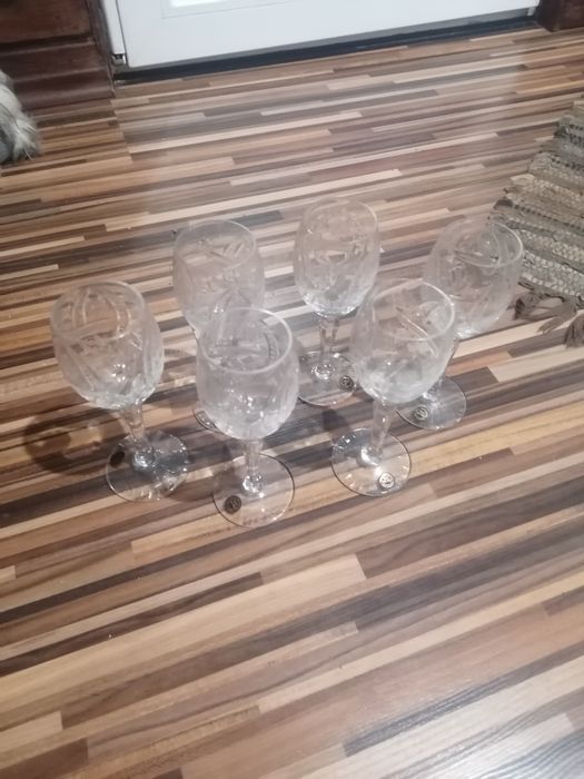 Set de pahare de cristal realizat în România, impecabile