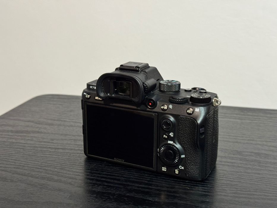 Sony A7 III 24MP-4K Full Frame - 20 000 cadre + obiectiv