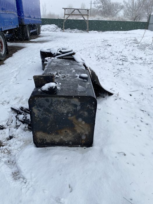 Продам бак на 500 литров с кронштейном