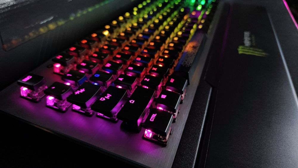 Tastatura Gaming ROCCAT Vulcan Pro  – switch-uri optice Titan, RGB AIM