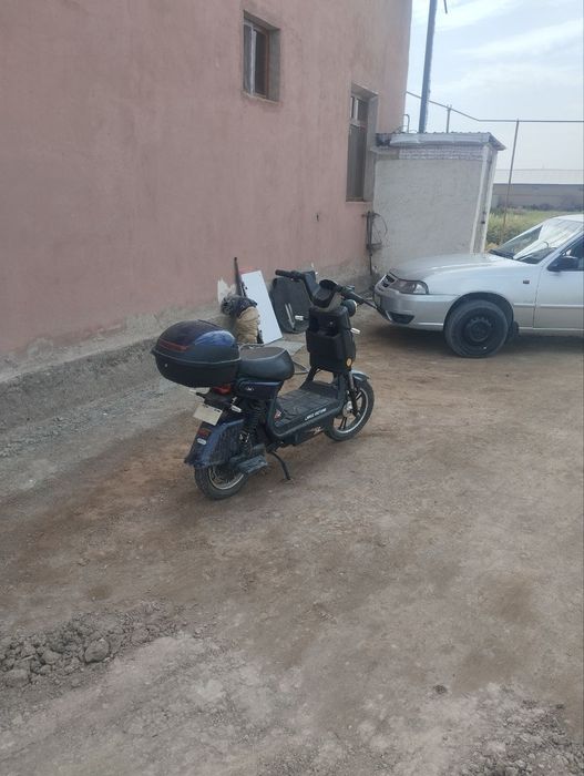 Skuter sotiladi largo motor