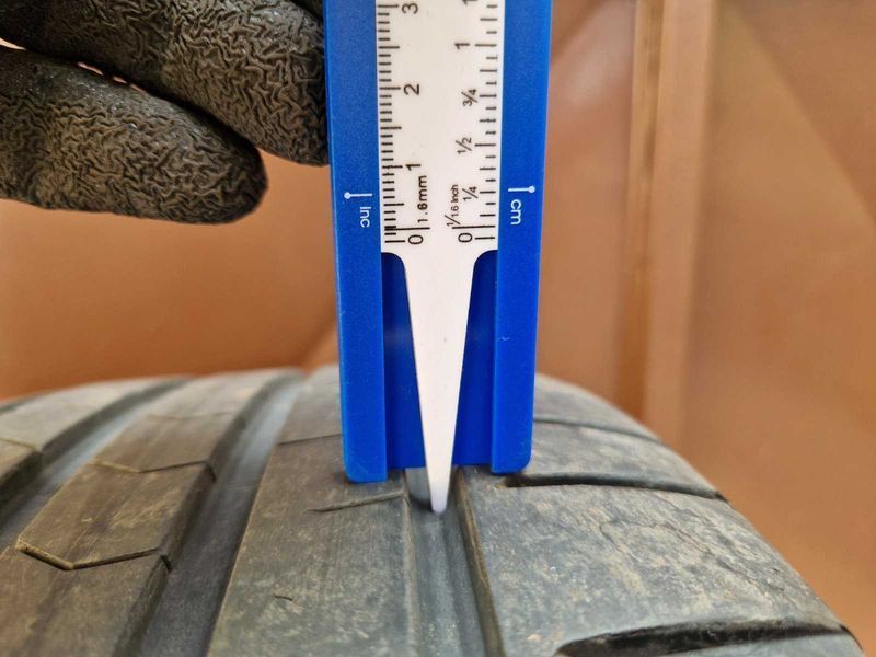 2 Vredestein R18 235/50
летни гуми
DOT1019