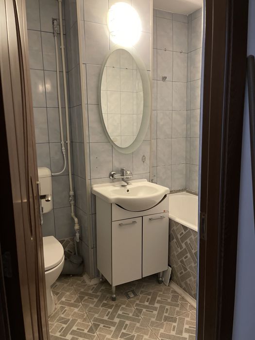 Inchiriez apartament cu 3 camere decomandat in regim hotelier