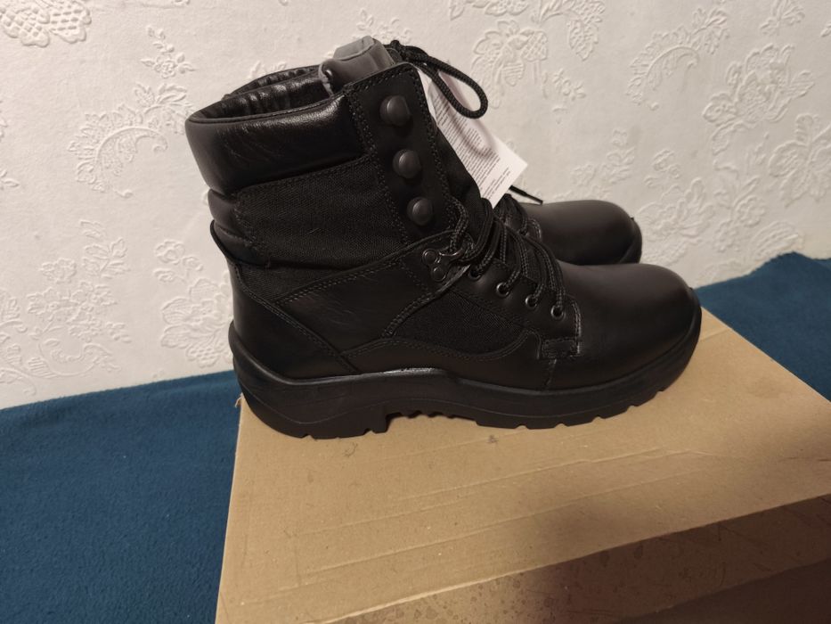 Полицейски кубинки и боти