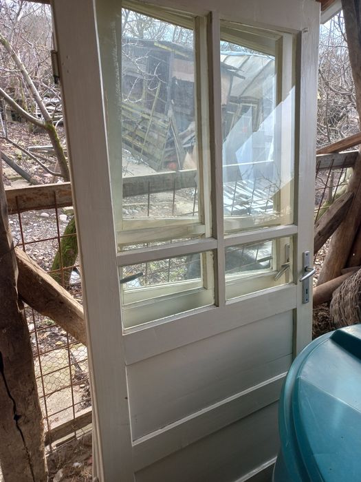 Ușă de camera și baie in stare bună