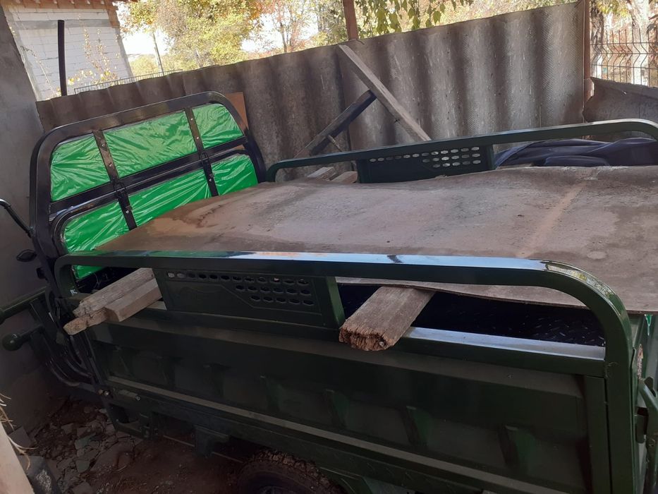 Tricilu electric cu remorcă basculabila