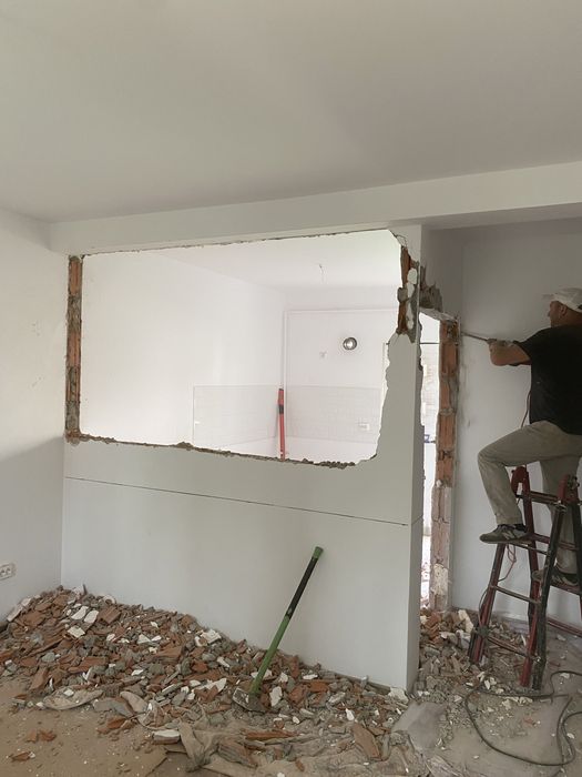 Demolari decopertari apartamente case pereti evacuam moloz mobi