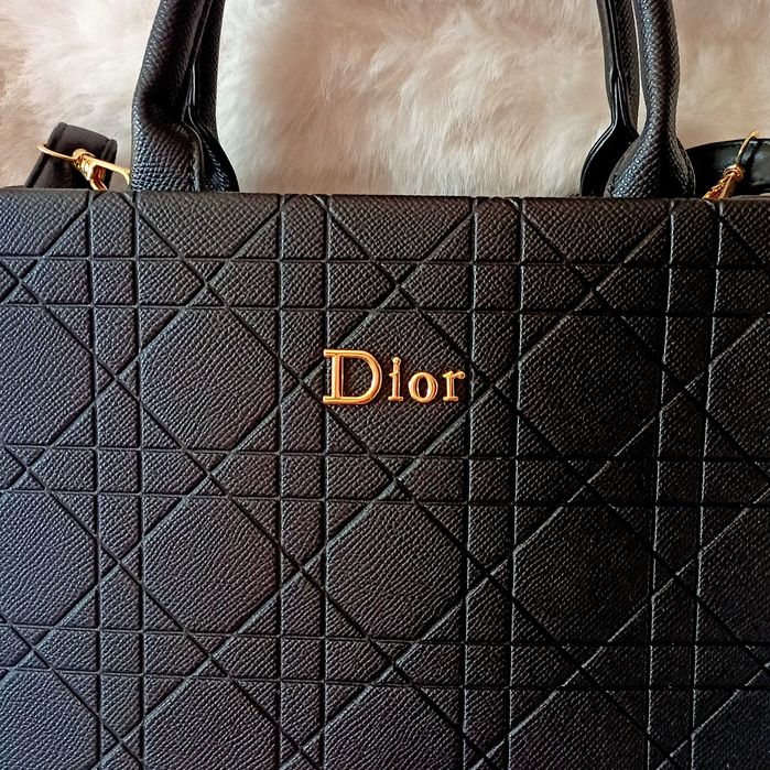 Элегантная дамская сумка черного цвета