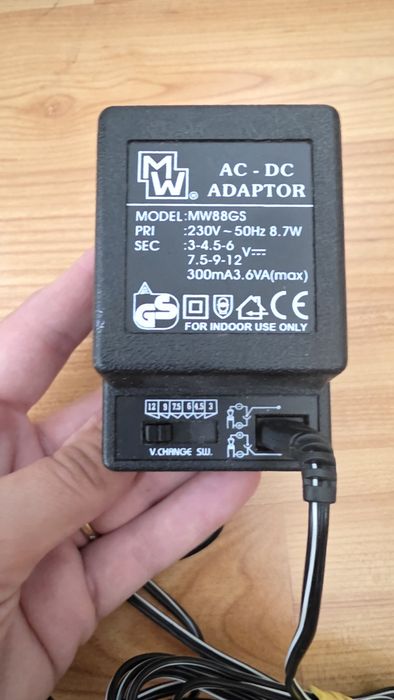Încărcător / Alimentator Universal cu Multi-Mufe și Conector Baterie 9V