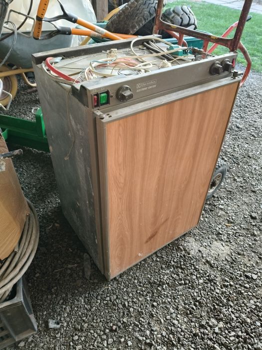 Vând Frigider Electrolux pentru rulotă