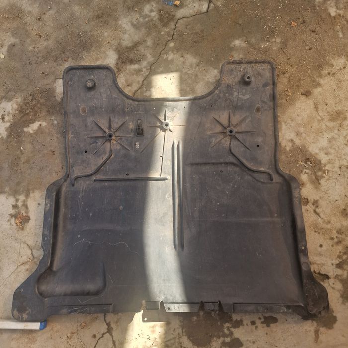 VW Polo 2021 кора под двигател