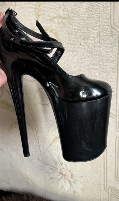 Продам стрипы четвёрки 38,5 - 39 р