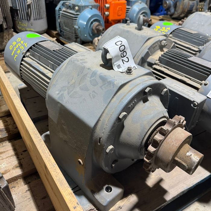 Motor electric trifazat cu reductor, 1.5/2.2kW 13/26rpm