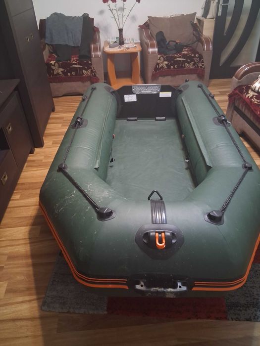 Vind barca pneumatica si motor suzuki