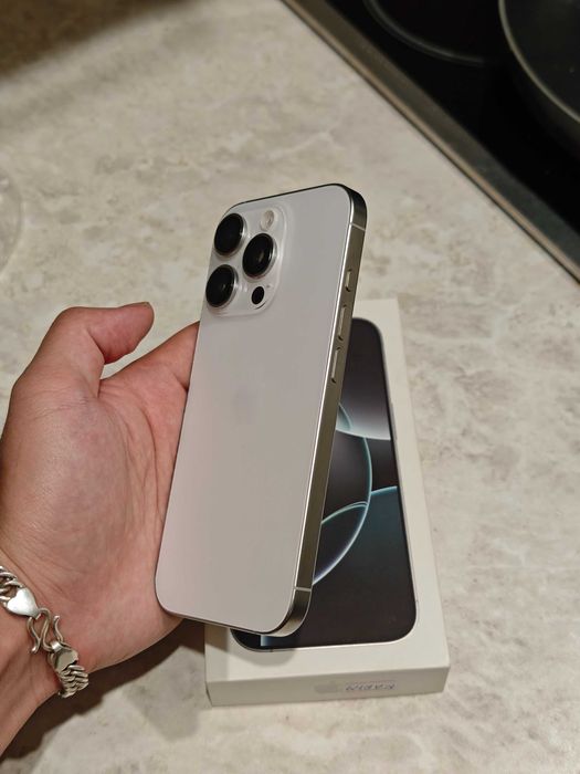 iPhone 16 Pro 128GB White, АКБ 93%, Идеал