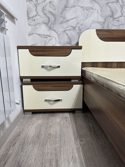 Кровать двуспальная с тумбами