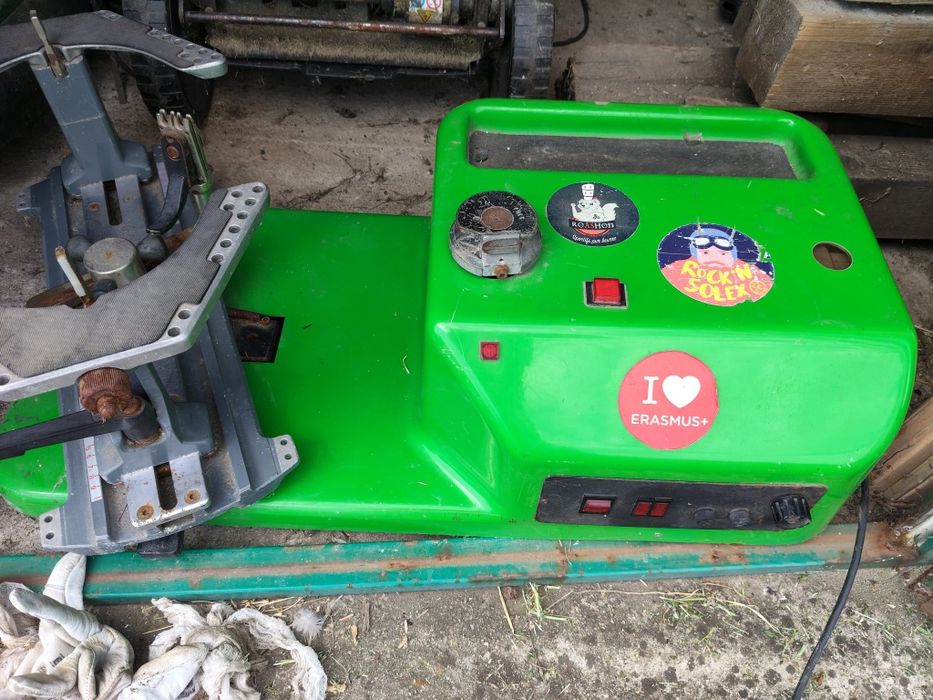 Mașina electrica acordat  rachete tenis
