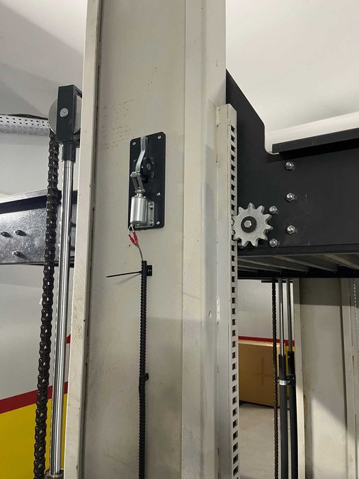 Паркинг система / платформа за два автомобила