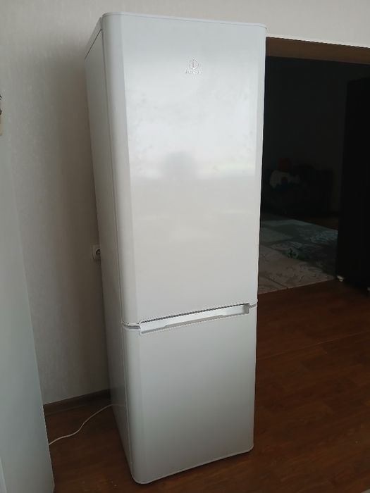 Indesit холодильник