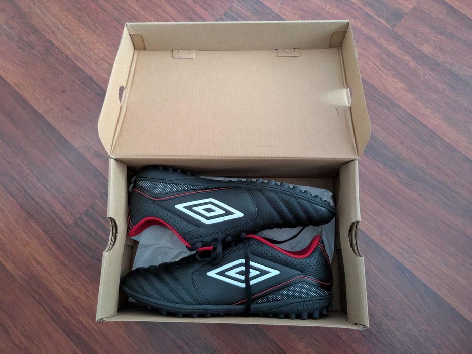 Pantofi Sport - Adidasi Fotbal - Umbro Classico XII - marimea 41