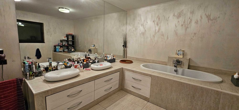 VAND spatiu comercial parter+apartament(etaj)sau INCHIRIEZ doar parter