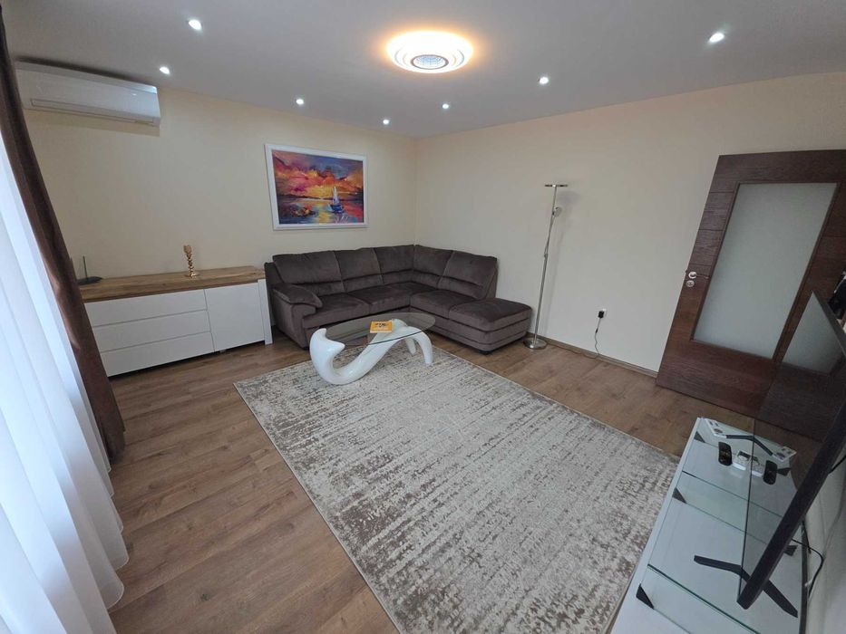 Продава се Четиристаен апартамент в Велинград - 100 кв.м за 1600 €/кв.м - Снимка #1