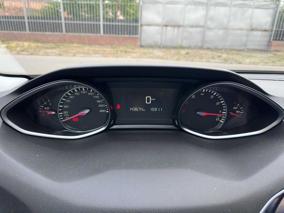 Peugeot 308 Allure 1.2 PureTech FULL LED / Denon